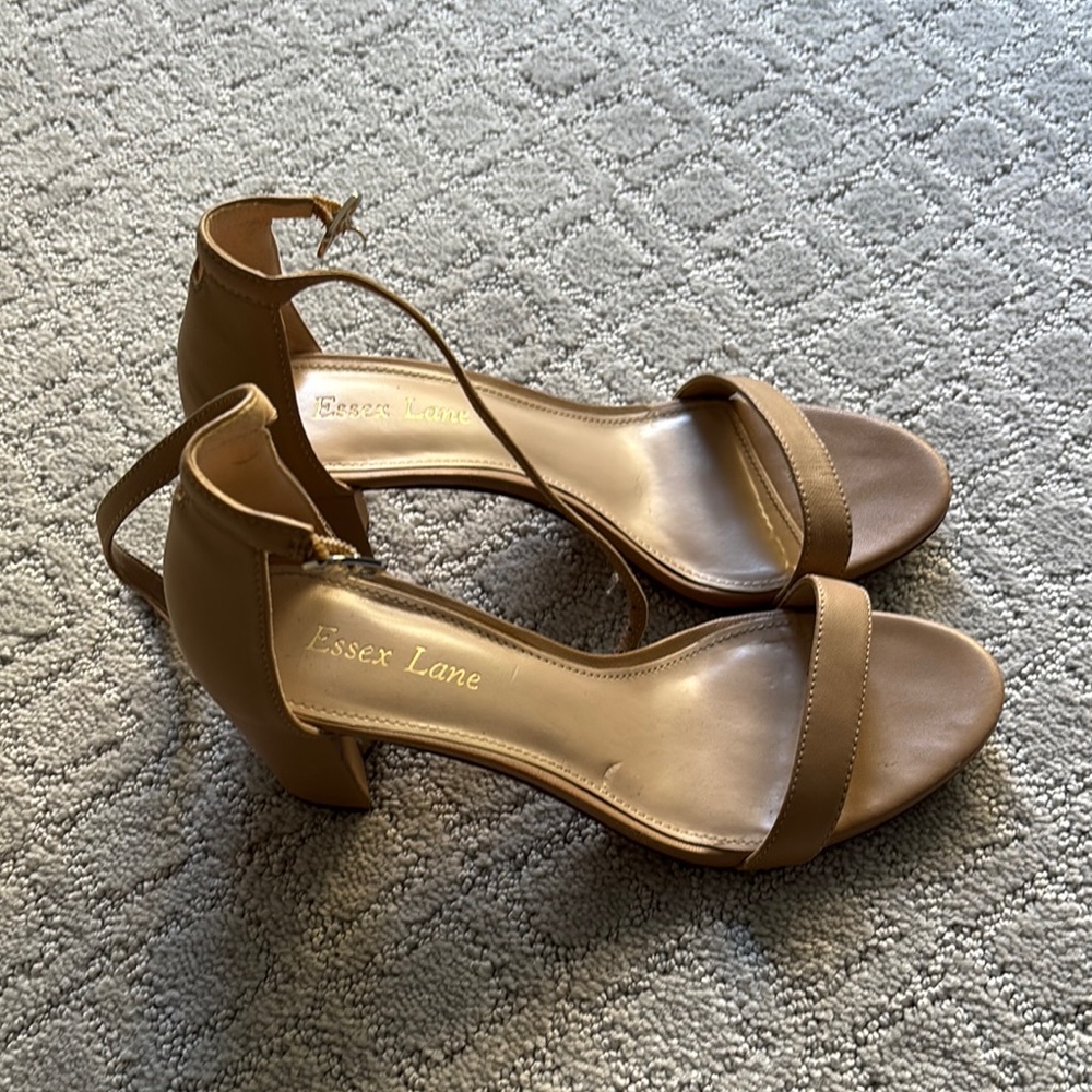 Essex Lane Women's Tan Heeled Sandals